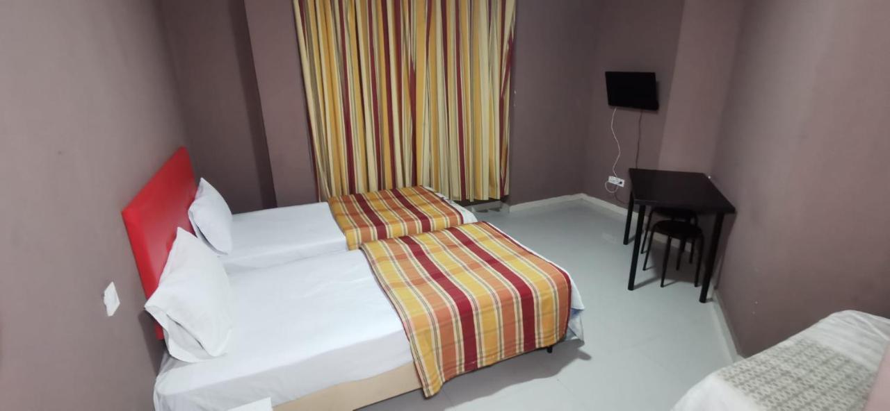 Hostal Gracia Торрехон-де-Ардос Экстерьер фото